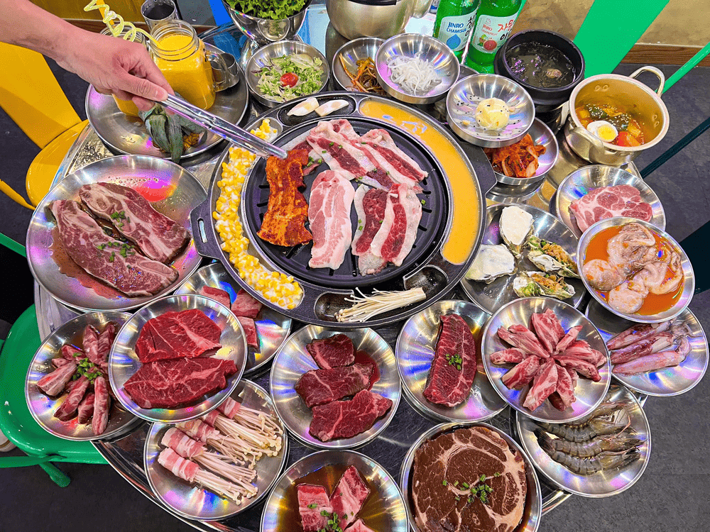 Jinro BBQ sở hữu thực đơn buffet đa dạng từ các loại thịt đến hải sản (Nguồn: JINRO BBQ, Hoàn Kiếm, Hà Nội - 진로비비큐 호안끼엠)